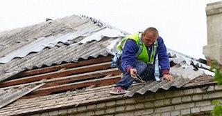Демонтаж шифера в Богородицке - профессионально и быстро, цены от 370 руб.